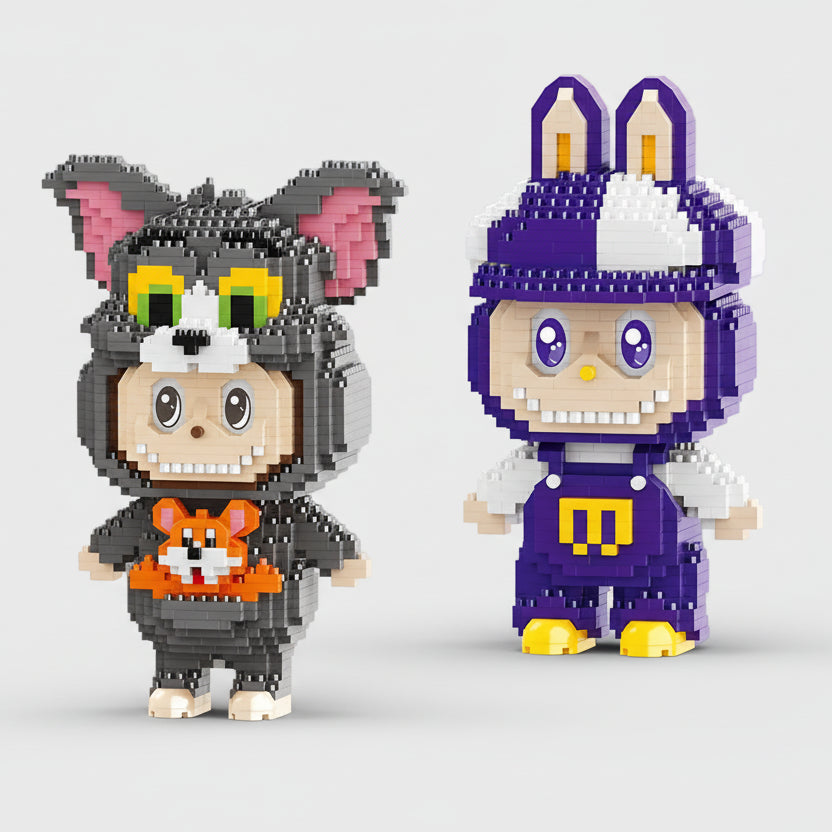 Labubu in Paarse Tuinbroek | Bouwsteentjes