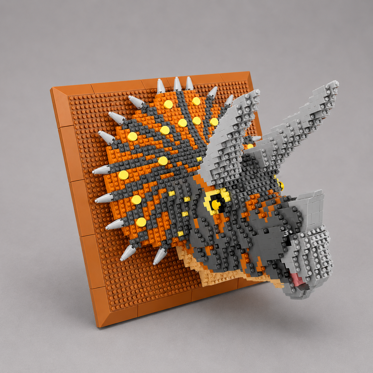 Triceratops op bouwplaat | Bouwsteentjes