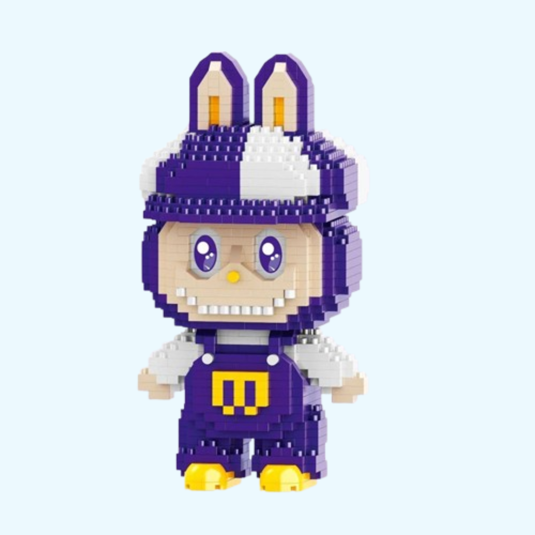 Labubu in Paarse Tuinbroek | Bouwsteentjes