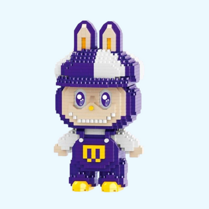 Labubu in Paarse Tuinbroek | Bouwsteentjes